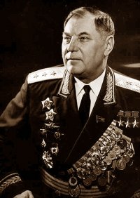 Заместитель главнокомандующего Войсками ПВО страны генерал-полковник авиации А.И. Покрышкин