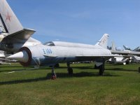 Самолёт Е-166 на открытой стоянке ЦМ ВВС