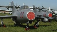 Самолёт УТИ МиГ-15 на открытой стоянке ЦМ ВВС