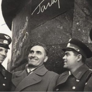 Ю.А.Гагарин на открытии памятника «Слава покорителям Космоса». п.Монино 1962 г.