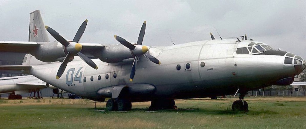 68 лет самолёту Ан-12 с бортовым номером 04 (заводской 8900203)